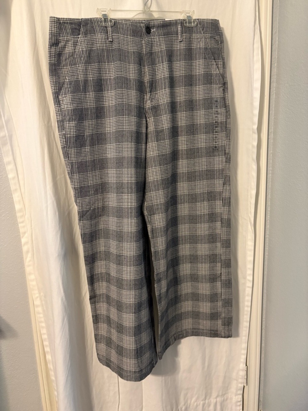 American Eagle Outfitters Gray Plaid Wide-Leg Trousers